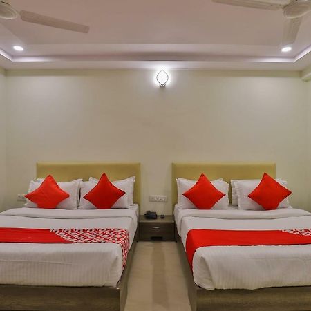 Oyo 26999 Hotel Sg Ahmedabad Exterior foto
