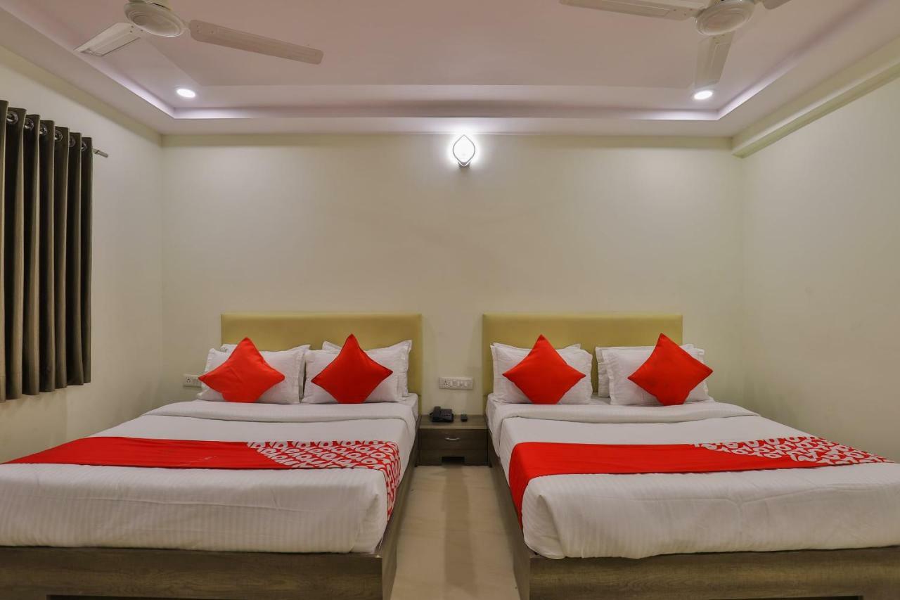 Oyo 26999 Hotel Sg Ahmedabad Exterior foto