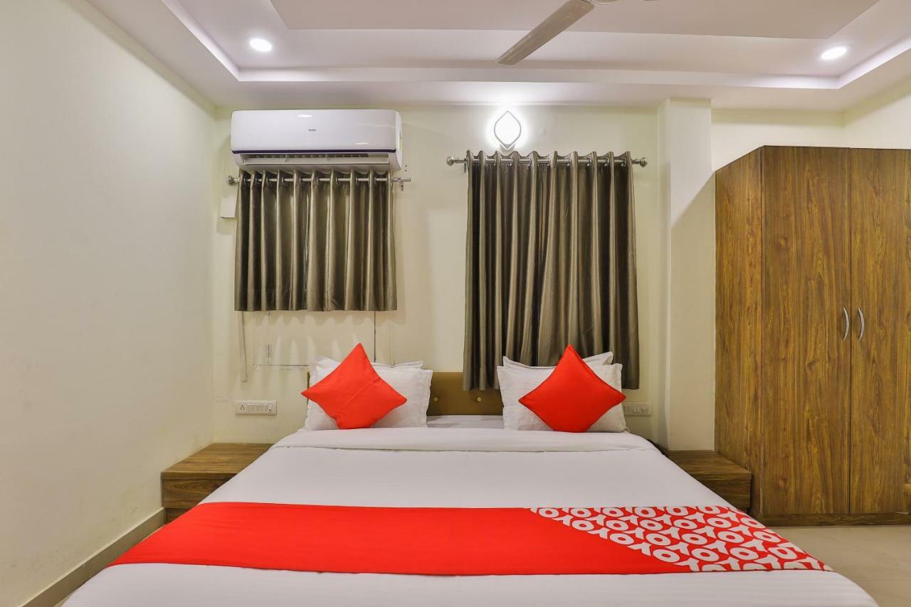 Oyo 26999 Hotel Sg Ahmedabad Exterior foto